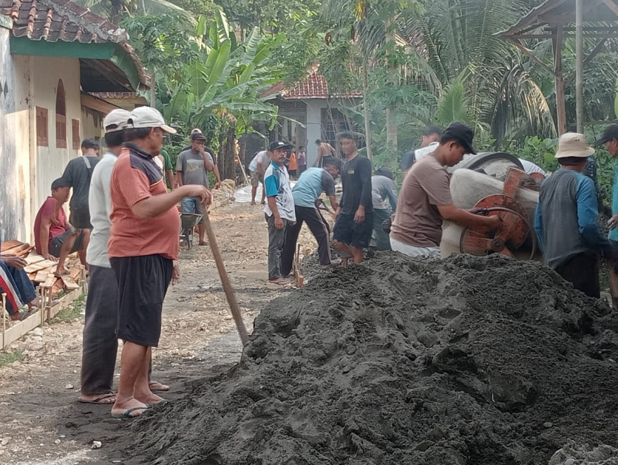 Cor Beton Jalan RT 014 RW 007 Dusun Cikarang